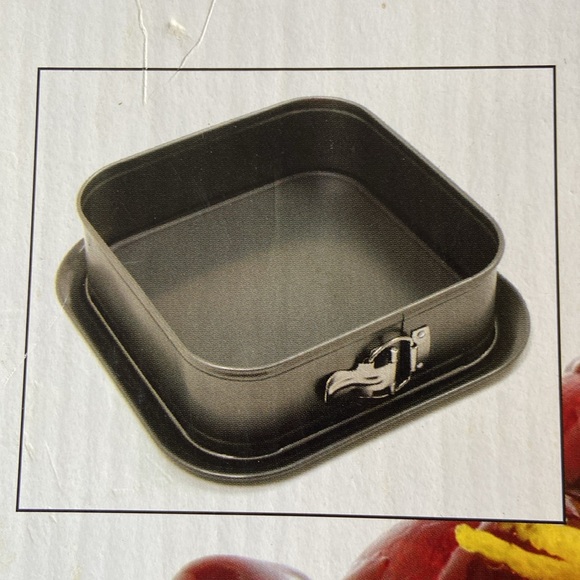 NORPRO 9”x 9” Nonstick Square Springform - Picture 3 of 15